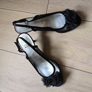 Stuart Weitzman Floral Mesh Ruffle Embellishment Slingback Pumps Size 7.5 M